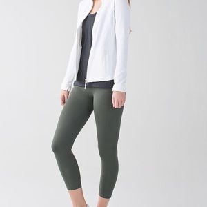 Lululemon black NWOT zone in 7/8 leggings